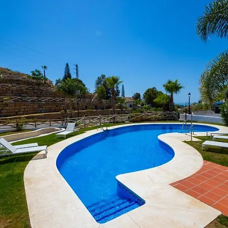 Paraiso Pueblo Penthouse - Rooftop Views & Garage Estepona