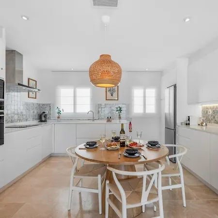 Paraiso Pueblo Penthouse - Rooftop Views & Garage Lejlighed Estepona