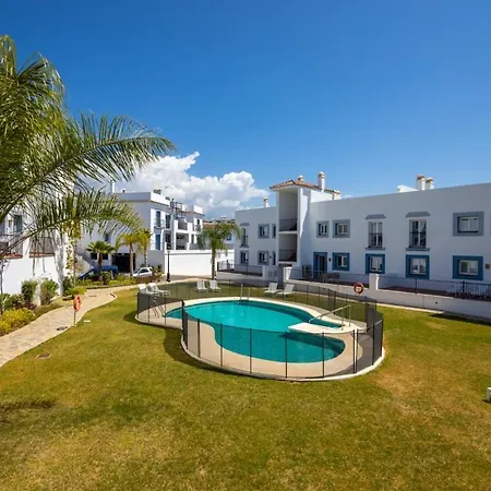 Paraiso Pueblo Penthouse - Rooftop Views & Garage Lejlighed Estepona