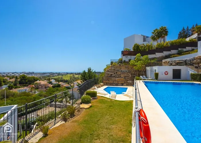 Paraiso Pueblo Penthouse - Rooftop Views & Garage * Estepona