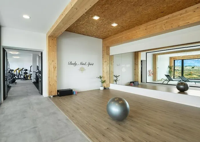 Paraiso Pueblo Penthouse - Rooftop Views & Garage