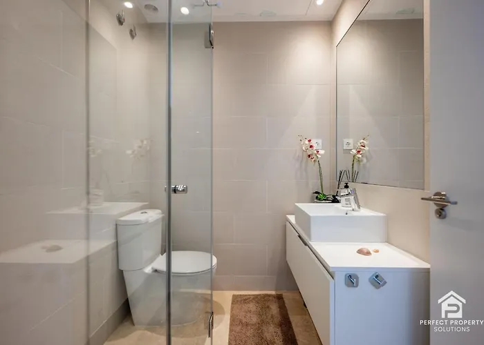 Paraiso Pueblo Penthouse - Rooftop Views & Garage Apartment Estepona