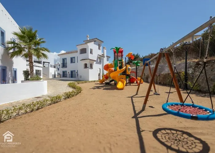 Paraiso Pueblo Penthouse - Rooftop Views & Garage Apartment Estepona