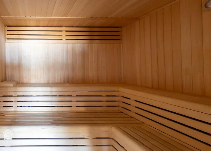 Paraiso Pueblo Penthouse - Rooftop Views & Garage Apartment Estepona